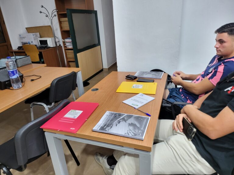 UGT FICA Huelva, COAG Huelva y UPA-Huelva firman un convenio para el campo onubense que apuesta por la mejora en las relaciones entre trabajadores y empresarios.